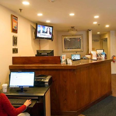 West Hartford Inn Экстерьер фото